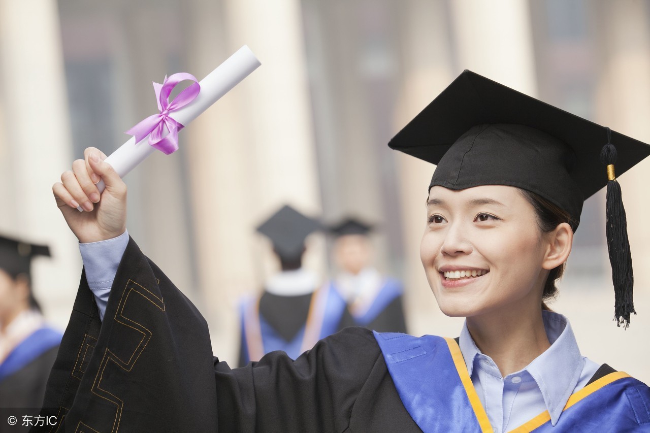 应届大学毕业生在深圳没有找到工作，怎么把户口迁到深圳？
